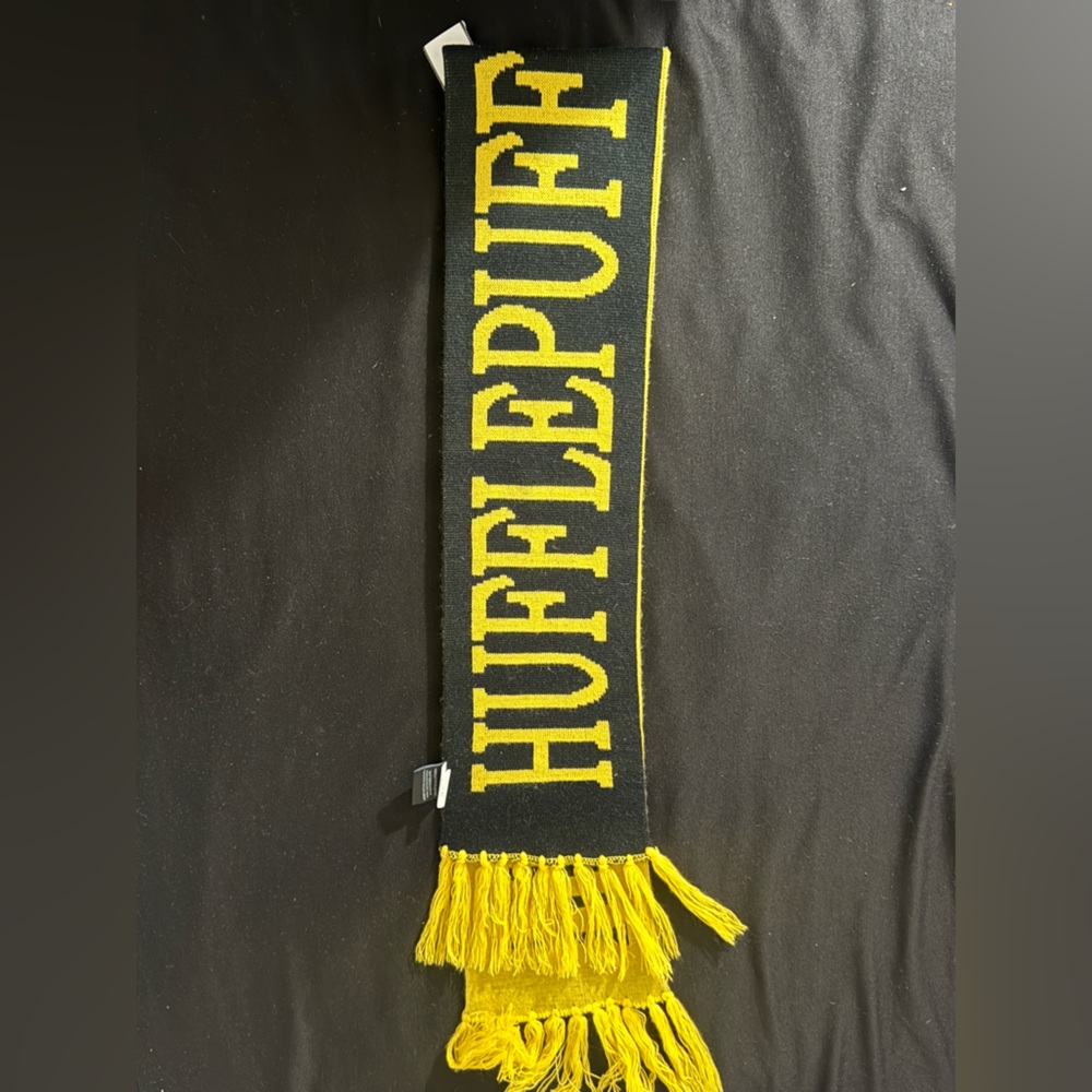 Wizarding World Harry Potter HUFFLEPUFF Scarf